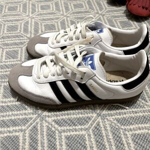 Adidas Samba Men’s 5.5/ women’s 7-7.5